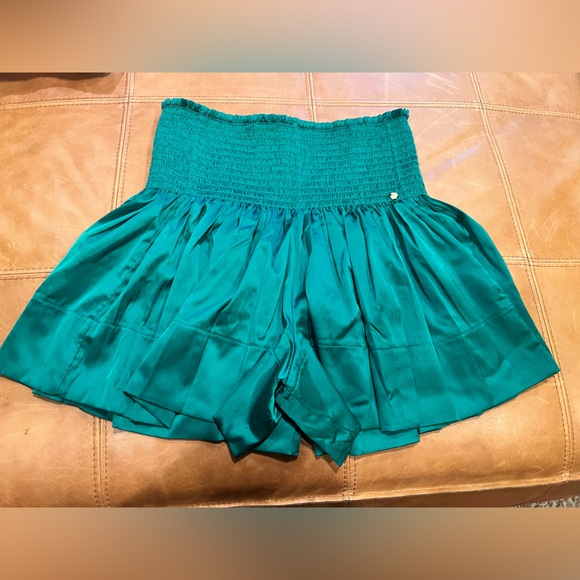 Natural Life Green Smocked Shorts Sz. S Like New - Picture 1 of 3